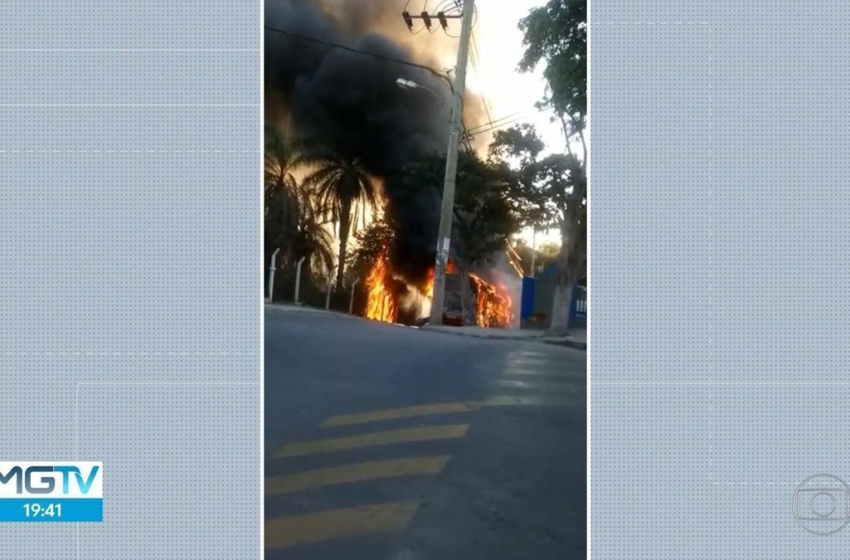  Mais um ônibus é incendiado na Região Metropolitana de Belo Horizonte